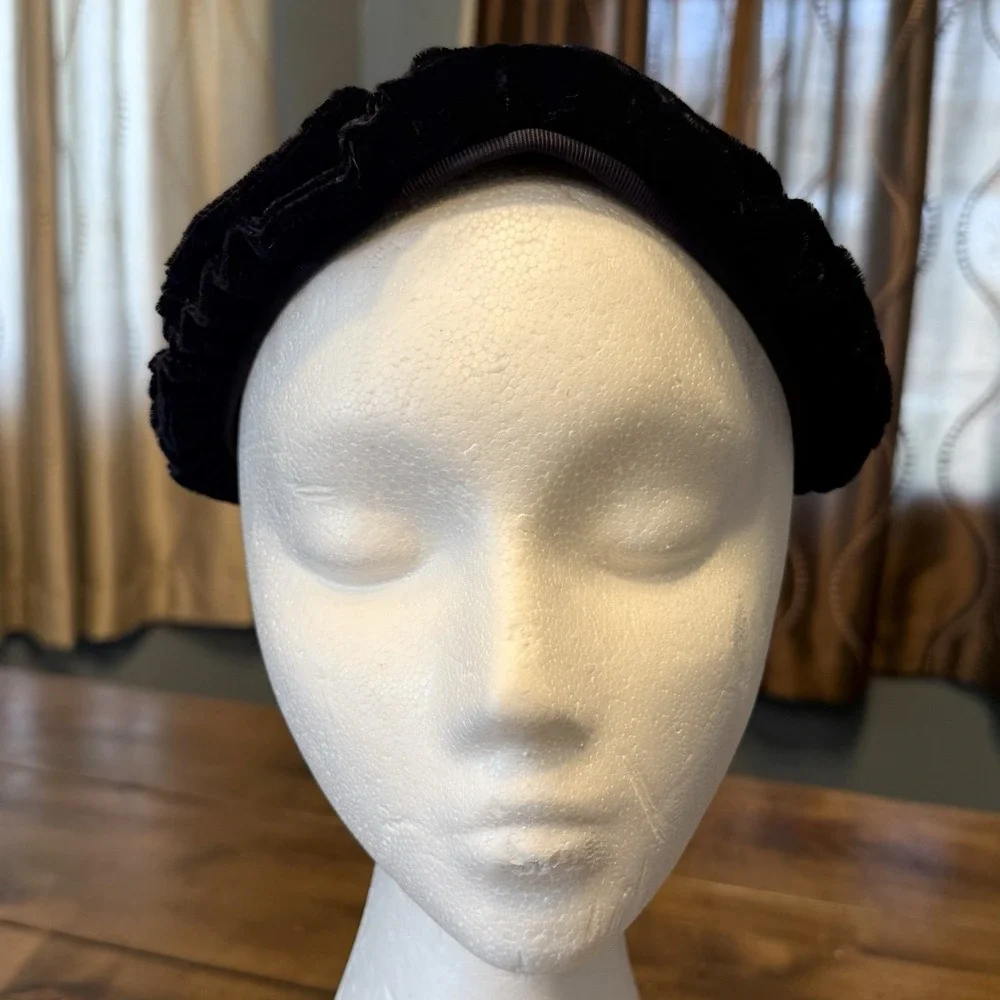 VTG 50s MCM Women Black Velvet Ruffle Brim Cocktail Fascinator Pillbox Half Hat